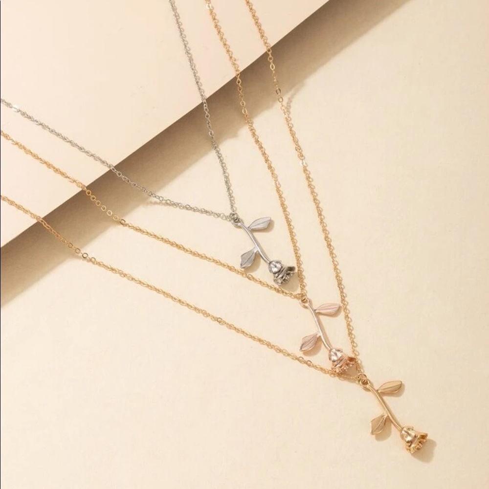 GOLD ROSE NECKLACE
